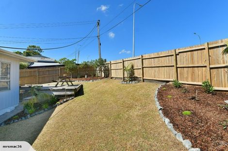 Photo of property in 1/871 East Coast Road, Northcross, Auckland, 0632