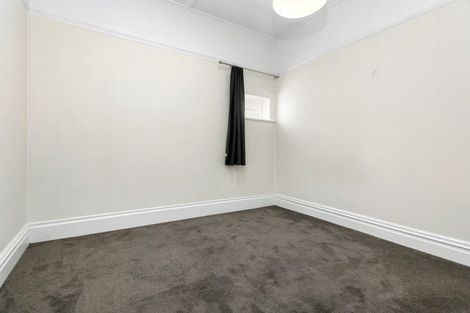 Photo of property in 5 Glendavar Street, Berhampore, Wellington, 6023