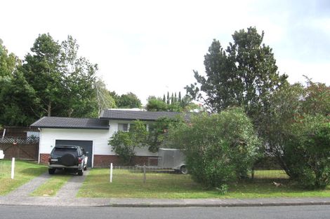 Photo of property in 24 Totaravale Drive, Totara Vale, Auckland, 0629