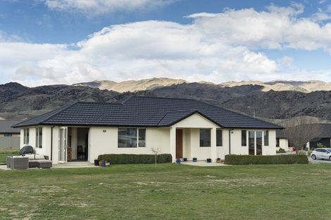 Photo of property in 3 De Bettencor Place, Mount Pisa, Cromwell, 9383