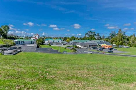 Photo of property in 33 Winery Way, Henderson, Auckland, 0612