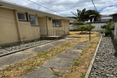 Photo of property in 2/14 Ballater Place, Highland Park, Auckland, 2010