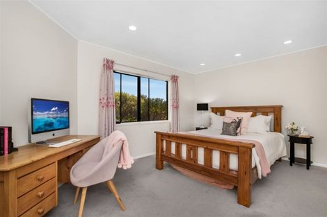 Photo of property in 8 Gillard Place, Eastern Beach, Auckland, 2012