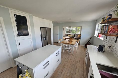 Photo of property in 5 Bayside Avenue, Te Atatu Peninsula, Auckland, 0610