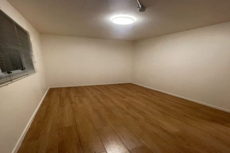 Photo of property in 17 Theban Place, Totara Vale, Auckland, 0629