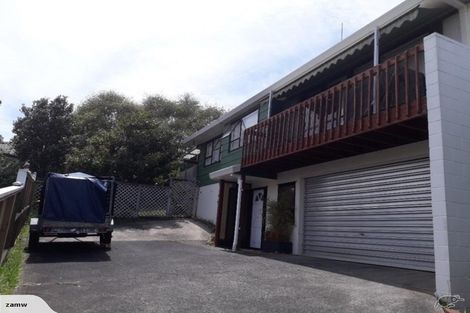 Photo of property in 2/15 Louise Place, Browns Bay, Auckland, 0630