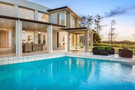 Photo of property in 189 Vaughans Road, Okura, Albany, 0792