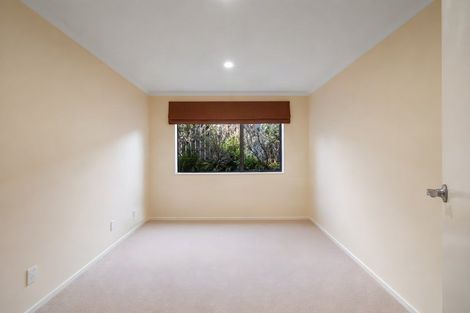Photo of property in 35 Springdale Grove, Fitzherbert, Palmerston North, 4410
