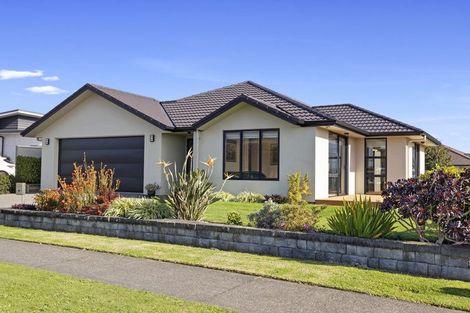 Photo of property in 49 Links Drive, Waiwhakaiho, New Plymouth, 4312