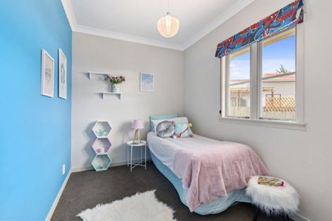 Photo of property in 18 Young Grove, Stokes Valley, Lower Hutt, 5019