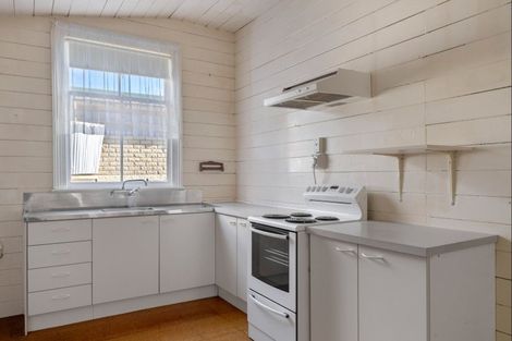 Photo of property in 15 Milton Terrace, Picton, 7220