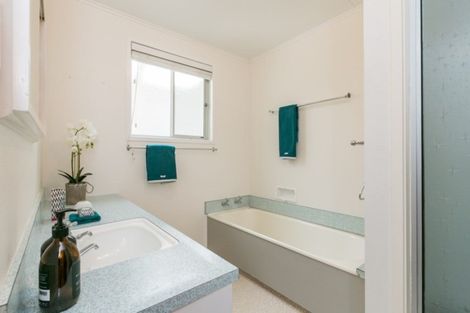 Photo of property in 6 Ashford Place, Havelock North, 4130