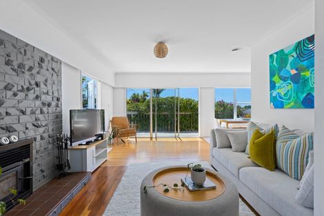 Photo of property in 1/46 Matipo Road, Mairangi Bay, Auckland, 0630