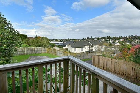 Photo of property in 1/70 Athena Drive, Totara Vale, Auckland, 0629