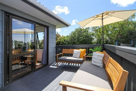 Photo of property in 3 Stella Drive, Clarks Beach, 2122