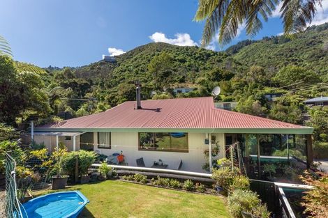 Photo of property in 16 Arthur Crescent, Waikawa, Picton, 7220