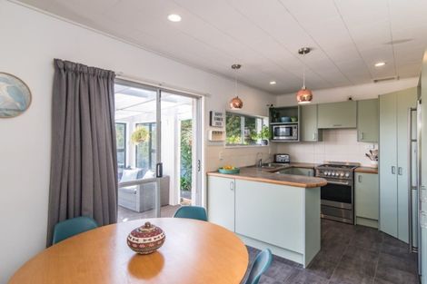 Photo of property in 9 Kaitawa Street, Waikanae Beach, Waikanae, 5036