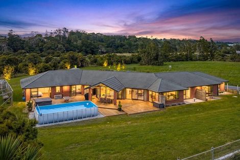 Photo of property in 13 Te Awa Place, Red Beach, 0932