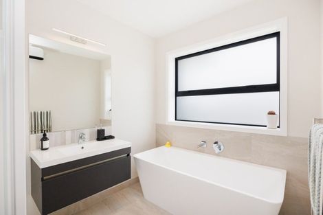 Photo of property in 27 Coutts Way, Fitzherbert, Palmerston North, 4410