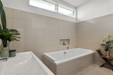 Photo of property in 28 Regina Street, Westmere, Auckland, 1022