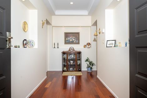 Photo of property in 56 Sapperton Drive, Henderson, Auckland, 0612