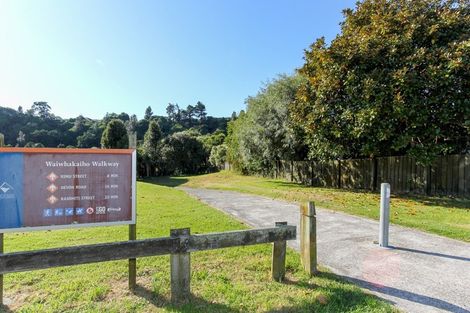 Photo of property in 77 Riversdale Drive, Merrilands, New Plymouth, 4312