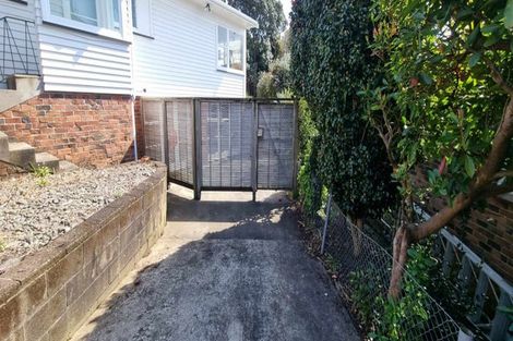 Photo of property in 16 Royal View Road, Te Atatu South, Auckland, 0610