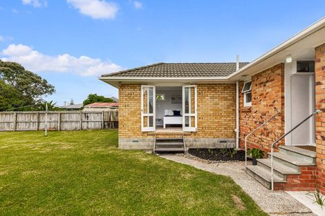 Photo of property in 16 Ward Crescent, Te Atatu Peninsula, Auckland, 0610