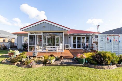 Photo of property in 16 Benner Drive, Ngatea, 3503