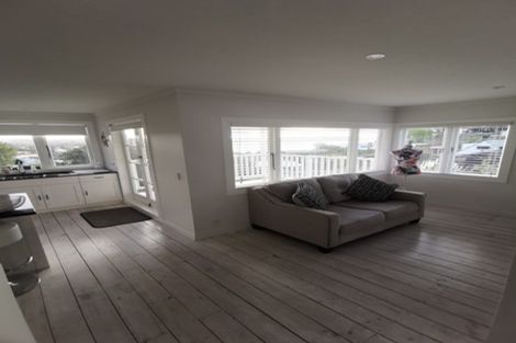 Photo of property in 12 Tindalls Bay Road, Tindalls Beach, Whangaparaoa, 0930