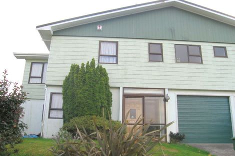 Photo of property in 2 Deveron Place, Tawa, Wellington, 5028