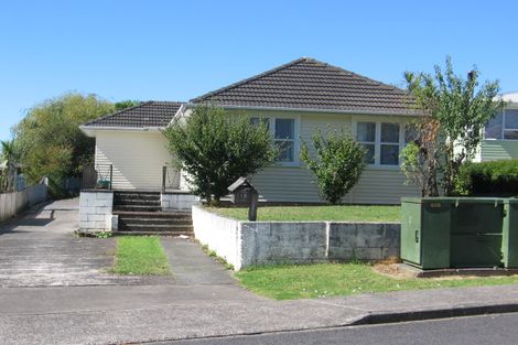 Photo of property in 1/13 Martin Place, Kelston, Auckland, 0602