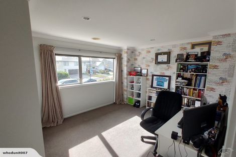 Photo of property in 6 Tararua Close, Aotea, Porirua, 5024