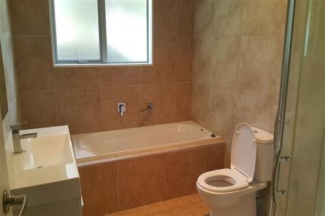 Photo of property in 108 Simpson Road, Henderson Valley, Auckland, 0614