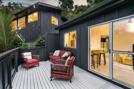 Photo of property in 128 Otitori Bay Road, Titirangi, Auckland, 0604