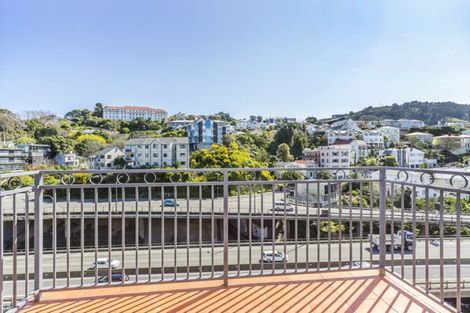 Photo of property in Atrium Towers, 7j/154 The Terrace, Wellington Central, Wellington, 6011