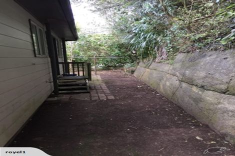 Photo of property in 26 Batchelor Street, Newlands, Wellington, 6037