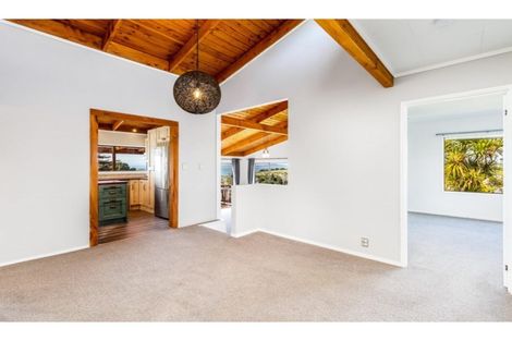 Photo of property in 70 Wade River Road, Stanmore Bay, Whangaparaoa, 0932