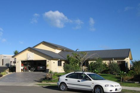 Photo of property in 8 Te Ropata Place, Waikanae Beach, Waikanae, 5036