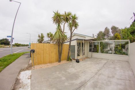 Photo of property in 369 Marine Parade, New Brighton, Christchurch, 8061
