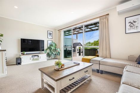 Photo of property in 9s Clearwater Cove, West Harbour, Auckland, 0618