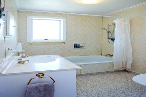 Photo of property in 25 Brockville Road, Glenross, Dunedin, 9011