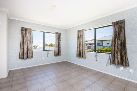 Photo of property in 24 Lydia Place, Kelvin Grove, Palmerston North, 4414