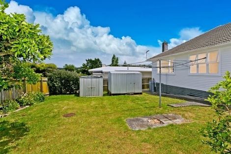 Photo of property in 1/28 Neal Avenue, Glenfield, Auckland, 0629