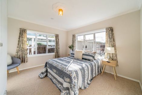 Photo of property in 4 Heretaunga Square, Silverstream, Upper Hutt, 5019