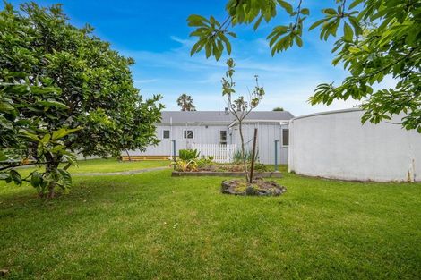 Photo of property in 15 Beresford Street, Russell, 0202