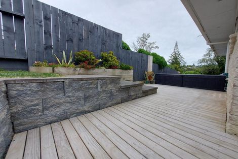 Photo of property in 1/367 Wairau Road, Totara Vale, Auckland, 0629