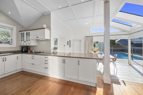 Photo of property in 8 Tiri Road, Milford, Auckland, 0620