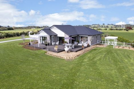 Photo of property in 342 Manutahi Road, Lepperton, New Plymouth, 4372