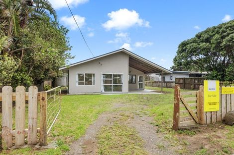 Photo of property in 1 Cordyline Road, Port Waikato, Tuakau, 2695